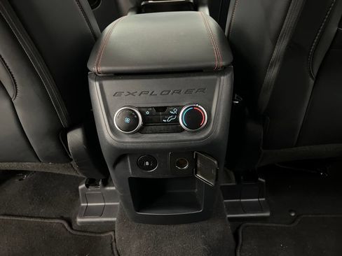 Used 2025 Ford Explorer ST-Line w/ ST-Line Street Pack AWD/4WD image 23