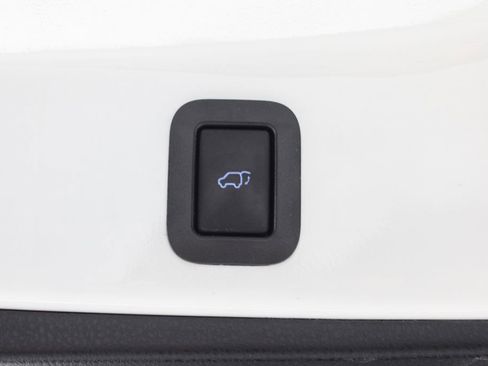 Used 2017 Toyota Highlander XLE image 18