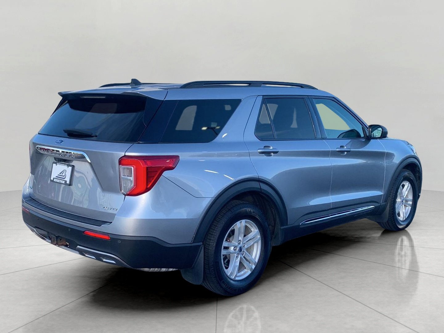Used 2021 Ford Explorer XLT w/ Equipment Group 202A AWD/4WD image 7