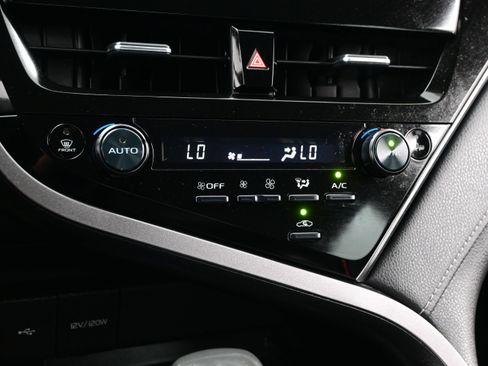 Used 2024 Toyota Camry SE FWD image 20