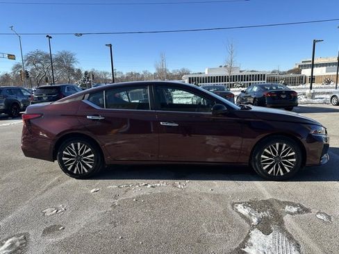 Used 2024 Nissan Altima 2.5 SV image 5