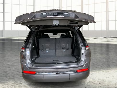 Used 2025 Jeep Grand Cherokee L Altitude image 12