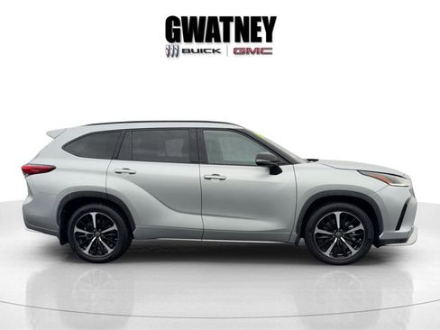 Used 2022 Toyota Highlander XSE image 8