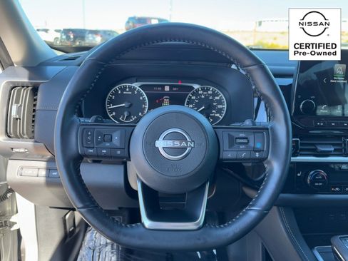Certified 2024 Nissan Pathfinder SL w/ Black Appearance Package image 18