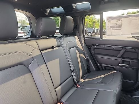 New 2026 Land Rover Defender 110 X-Dynamic SE AWD/4WD image 19