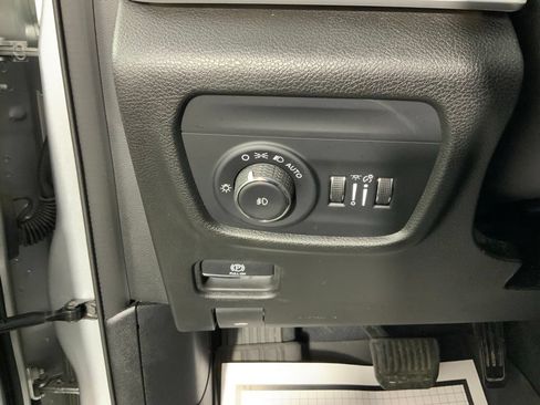 Used 2023 Jeep Grand Cherokee L Limited w/ Black Appearance Package AWD/4WD image 23