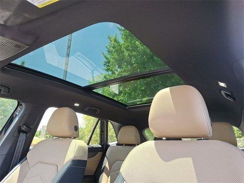 New 2025 Volkswagen Atlas Cross Sport SE image 11