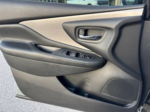 Used 2024 Nissan Murano SV w/ SV Midnight Edition Package FWD image 12