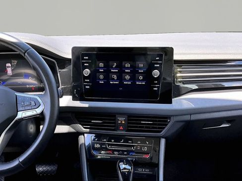 Used 2025 Volkswagen Jetta SE FWD image 6