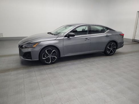 Used 2023 Nissan Altima 2.5 SR image 2