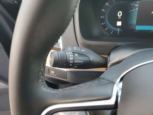 Used 2023 Volvo XC90 B6 Plus image 35