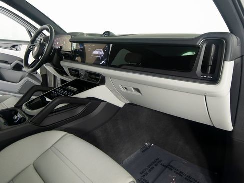 Certified 2026 Porsche Cayenne E-Hybrid AWD/4WD image 31