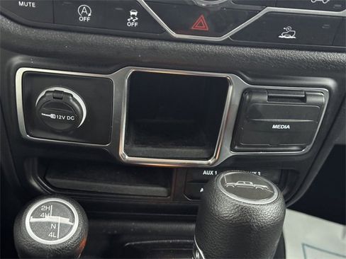 Used 2024 Jeep Gladiator Sport image 35