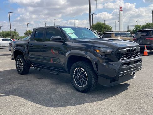 Certified 2025 Toyota Tacoma TRD Sport image 3