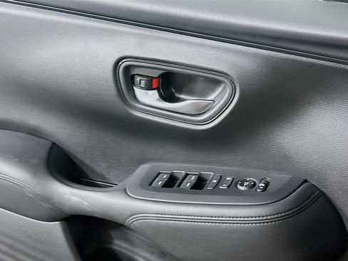 Used 2025 Honda HR-V LX image 15