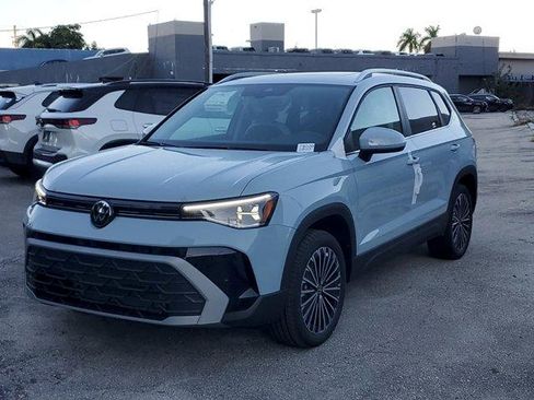 New 2026 Volkswagen Taos SE image 16