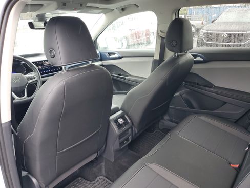 Used 2024 Volkswagen Taos SE image 18