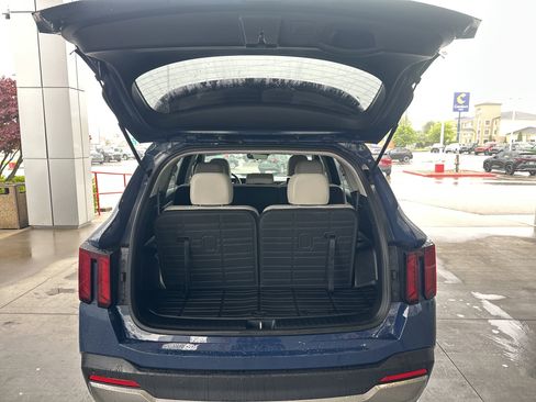 Used 2025 Kia Sorento S FWD image 19