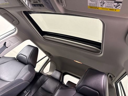 Used 2021 Toyota RAV4 XLE Premium image 17