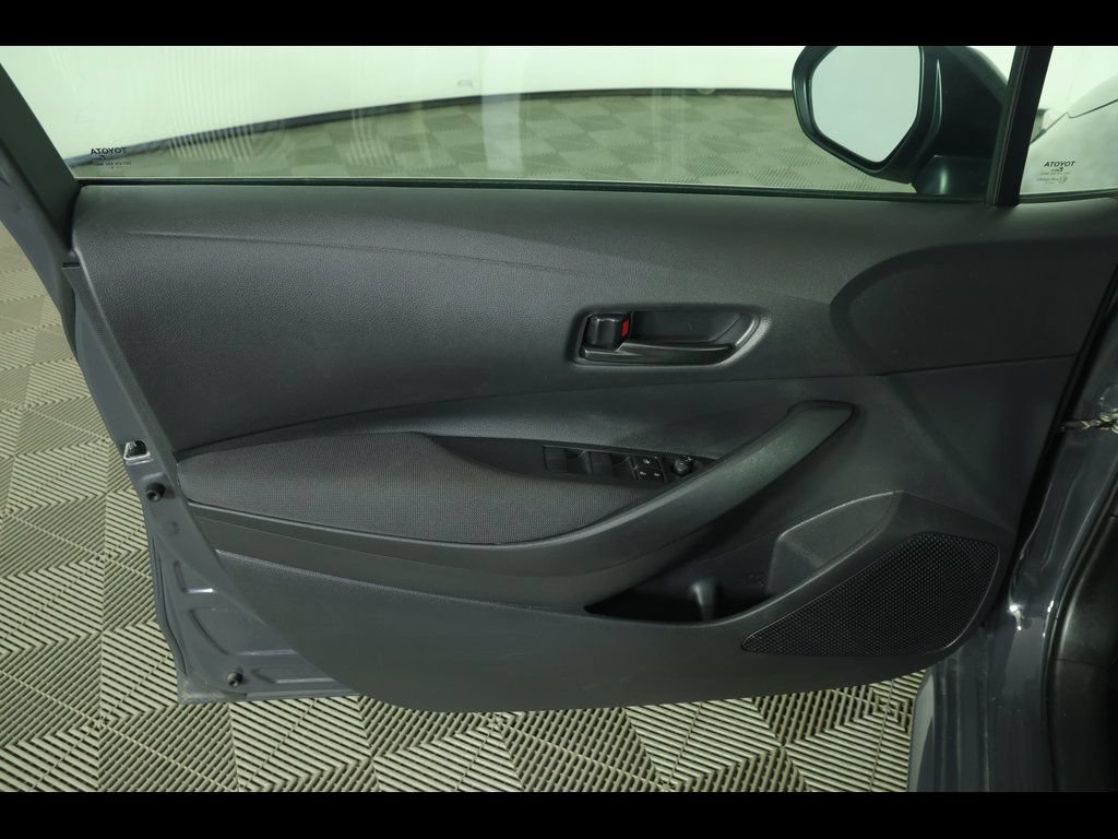 Used 2025 Toyota Corolla LE FWD image 18