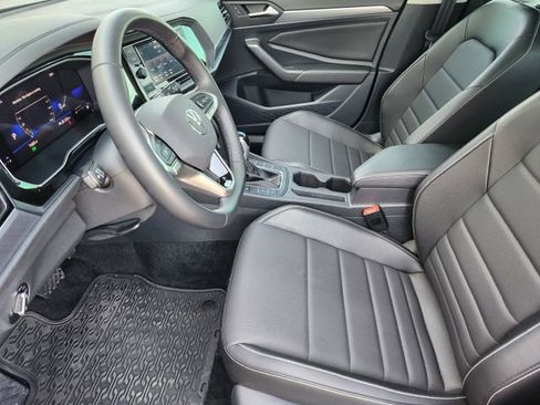 New 2024 Volkswagen Jetta SE image 8