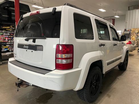 Used 2012 Jeep Liberty Arctic image 5