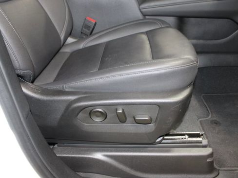 Used 2025 Chevrolet Suburban LT image 26