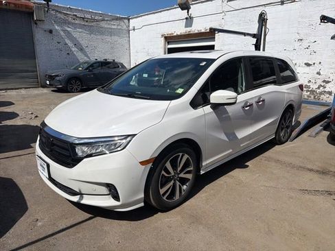 Certified 2024 Honda Odyssey Touring image 1