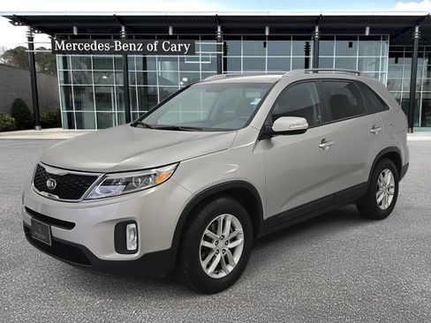Used 2014 Kia Sorento LX image 1
