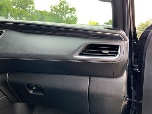 Used 2024 GMC Yukon SLT RWD image 18