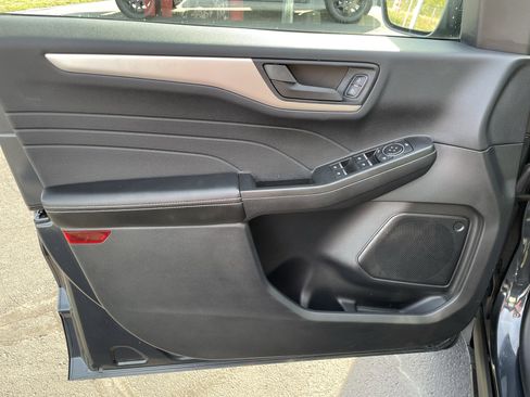 Used 2022 Ford Escape SE image 11