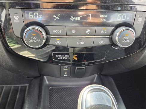 Used 2018 Nissan Rogue Sport SV image 19