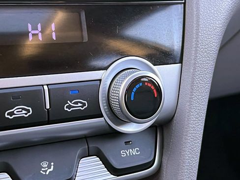 Used 2020 Hyundai Elantra Limited w/ Ultimate Package 03 image 40