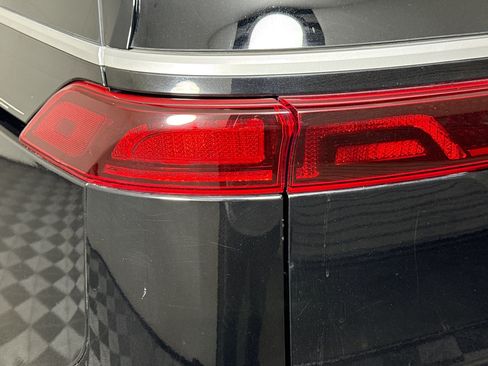 Used 2023 Kia Carnival LX FWD image 36