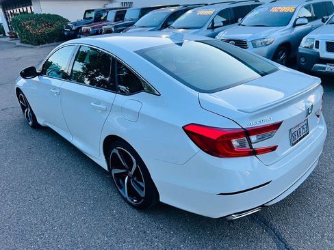 Used 2018 Honda Accord Sport image 4