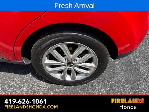 Used 2017 Kia Soul + FWD image 13