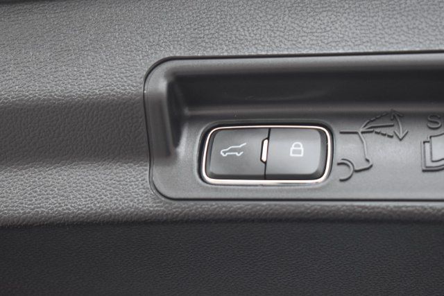 Used 2023 Ford Explorer XLT w/ Equipment Group 202A AWD/4WD image 21