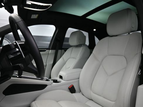 Used 2022 Porsche Macan image 5