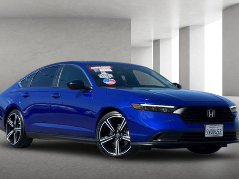 Used 2025 Honda Accord Sport image 2