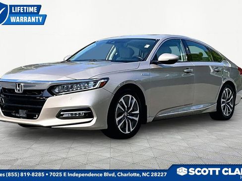 Used 2018 Honda Accord Touring image 3