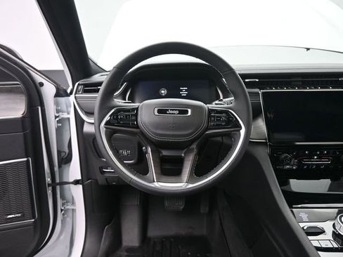 Used 2023 Jeep Grand Cherokee Overland AWD/4WD image 27