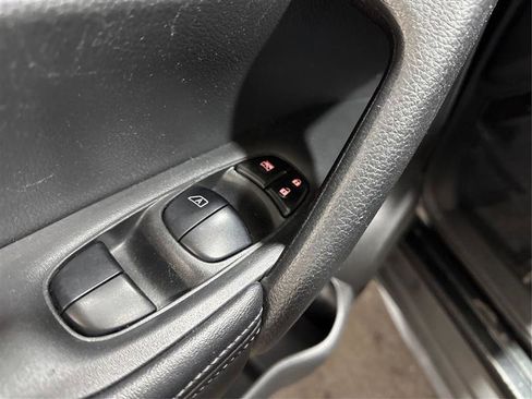 Used 2018 Nissan Rogue S image 22