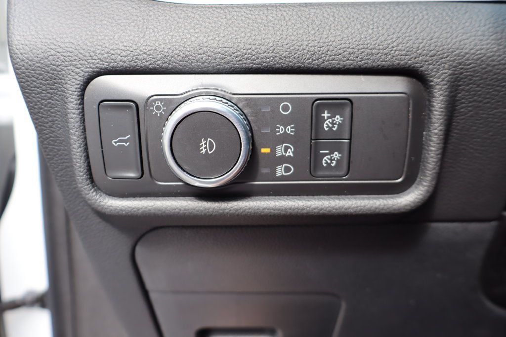 Used 2020 Ford Explorer XLT w/ Equipment Group 202A AWD/4WD image 26