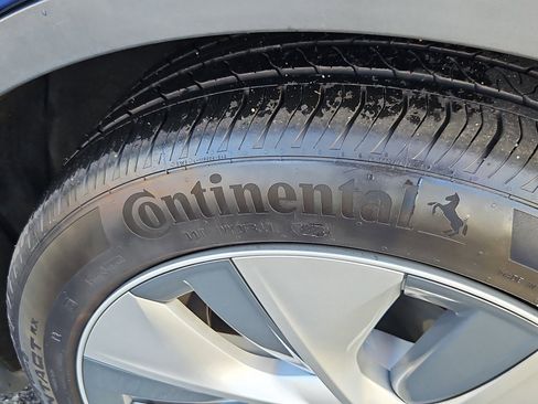 Used 2022 Tesla Model Y Long Range image 27