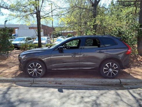 Certified 2025 Volvo XC60 B5 Plus image 2