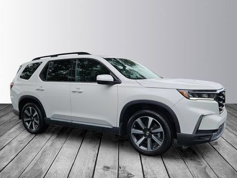 Used 2025 Honda Pilot Touring image 7