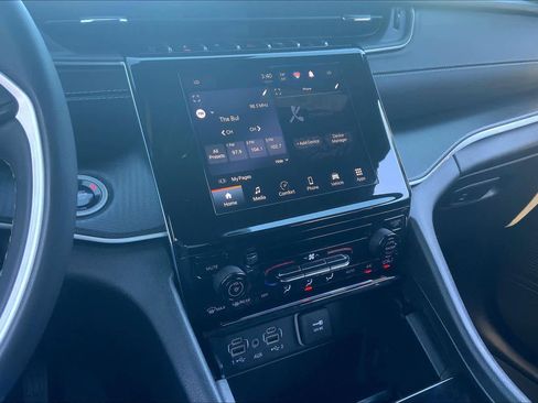 Used 2024 Jeep Grand Cherokee Laredo X w/ Trailer Tow Package image 7