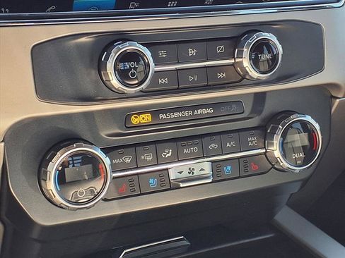 Used 2022 Ford F350 Lariat w/ Chrome Package image 12