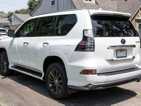 Used 2023 Lexus GX 460 Luxury w/ Sport Design Package AWD/4WD image 4