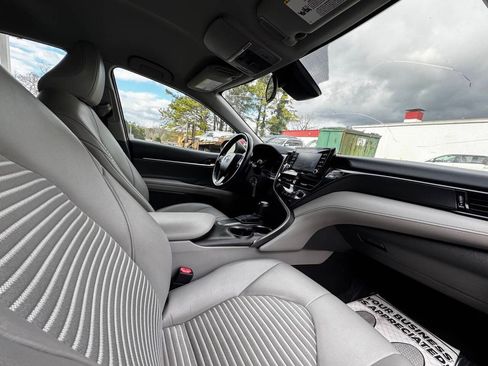 Used 2021 Toyota Camry SE image 11